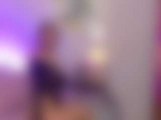Live cam show with cutepetitee - Petite MILF on xDating