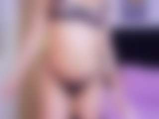 Live cam show with cutepetitee - Mature on livesuperchat.net