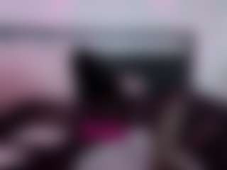 Live cam show with Queen Lola XXX - Gamer Athletic on Uber Horny