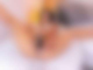 Live cam show with LauraCarther - Petite on CamwithHer