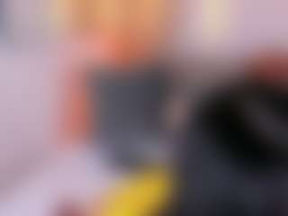 Live cam show with LauraCarther - Spank on Hubzter Live