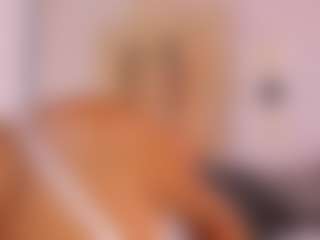 Live cam show with LauraCarther - Handjob on UwU Esports