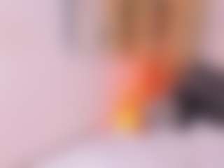 Live cam show with LauraCarther - Spank on boobsie.com