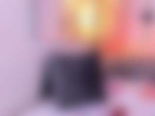 Live cam show with LauraCarther - Squirt on Pornisteam.com