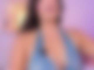 Live cam show with LauraCarther - Petite on studioflirtlive.com