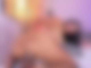 Live cam show with LauraCarther - Big Tits Small Tits on Hubzter Live