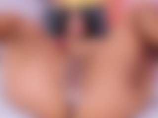 Live cam show with LauraCarther - Tease Curvy on Camsoda Late Night