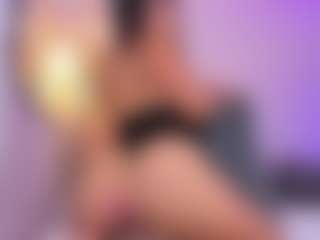 Live cam show with LauraCarther - Petite on Uber Horny
