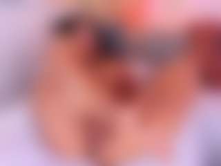 Live cam show with LauraCarther - Brown Eyes on StripNow