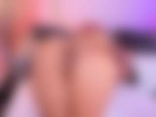 Live cam show with LauraCarther - Dirty Talk on Fling VIP Chat