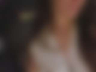 Live cam show with Agnes - Brown Hair on friskycurves.com