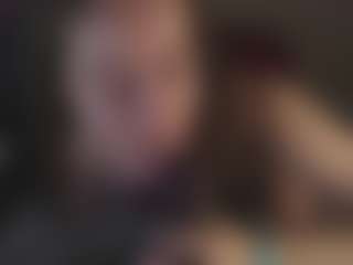 Live cam show with Agnes - Brown Hair on Mixed Magazine Live