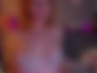 Live cam show with Casey - Oil on AdultVida.com