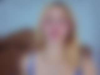 Live cam show with emma-wockll-t - Blonde Hair on chickslive.net