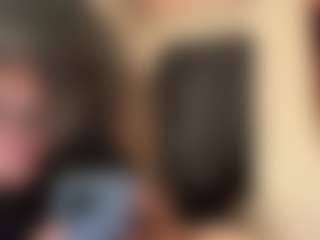 Live cam show with Zahra Bliss - Brown Hair on StripNow