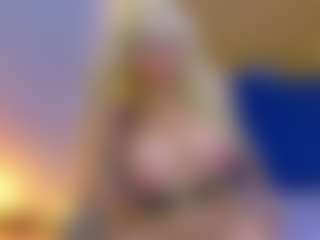 Live cam show with cicciolina-big - Smoking on Pornisteam.com