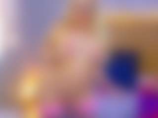 Live cam show with cicciolina-big - Twerking on Latina Girls