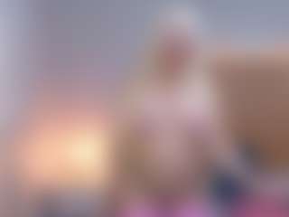 cicciolina-big MILF webcam performer live streaming