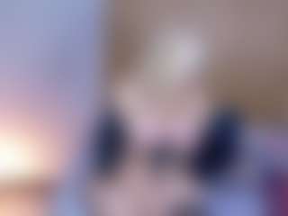 Live cam show with cicciolina-big - Smoke on Camiplay Live