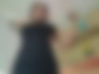 Live cam show with Gaby Manson - Petite Toys on makecum.org
