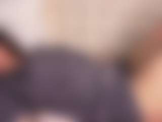 Live cam show with GarynColl - Moaning on Pornisteam.com