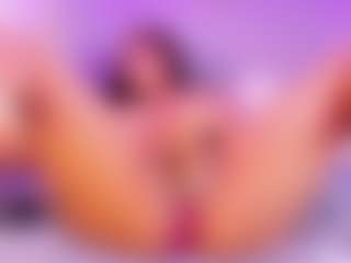 Live cam show with Danna - Average on Camming Site