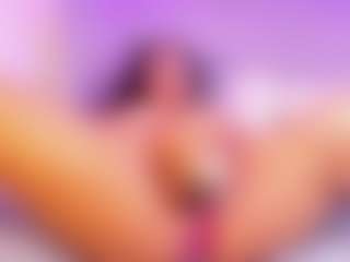 Live cam show with Danna - Black Shaved Pussy on Fit Hotties