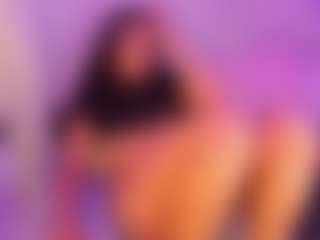 Live cam show with Danna - Ebony Squirt on Uber Horny