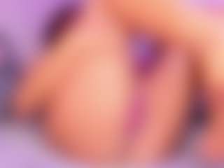 Live cam show with Danna - Squirt on CamwithHer