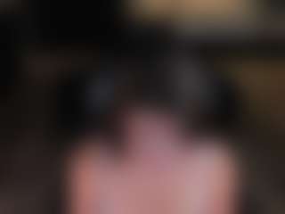 Live cam show with Sophie Houston - Dildo Or Vibrator on ObeyMaria