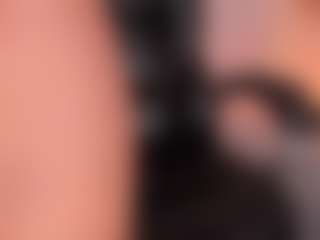 Live cam show with Sophie Houston - Deepthroat on AdultVida.com
