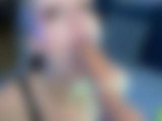 Live cam show with Melenn - Irish on StripNow