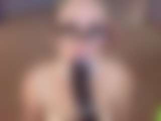 Live cam show with Melenn - Gagging on SpunkLive