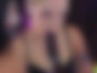 Live cam show with Melenn - Foot Fetish Blonde Hair on StripNow