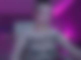 Live cam show with SelenaIriss - Body on Fit Hotties