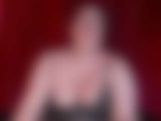 Live cam show with Biiancacox - Hairy Pussy Brown Hair on AdultVida.com