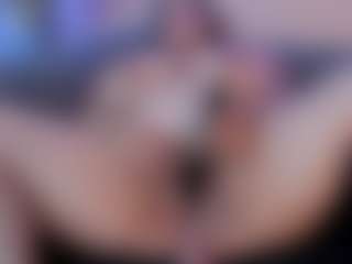 Karolinee's Live Sex Cam Show
