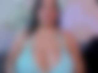 Live cam show with Karolinee - Average on Camsoda