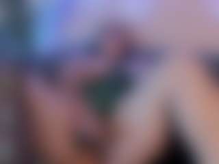 Live cam show with Karolinee - Curly on SquirtSoMuch