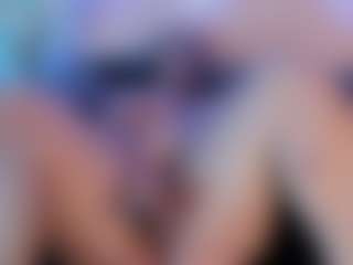 Live cam show with Karolinee - Curly on Camming Site