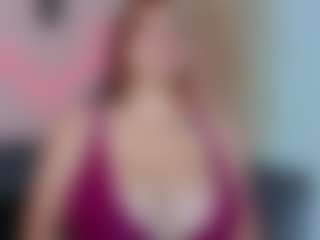 Live cam show with Karolinee - Cute on CamClone
