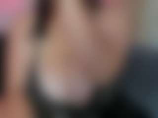 Live cam show with Karolinee - Average on AdultVida.com