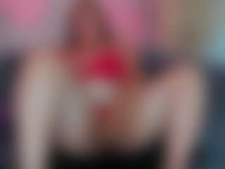 Live cam show with Karolinee - Average on Camsoda
