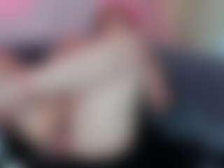 Karolinee's Live Sex Cam Show