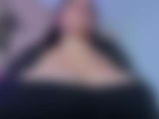 Karolinee's Live Sex Cam Show