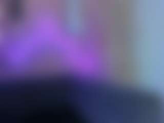 Live cam show with Karolinee - Curly on Milfs Live