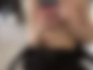 Live cam show with LynneCaudle - Upskirt on SinfulBabes