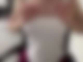 Live cam show with LynneCaudle - Upskirt on CamwithHer