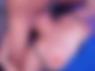 Live cam show with Shyfantasie111 - Skinny on StripNow