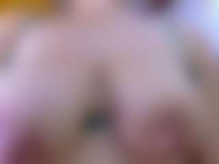 Lunaa-jonhsonn's Live Sex Cam Show